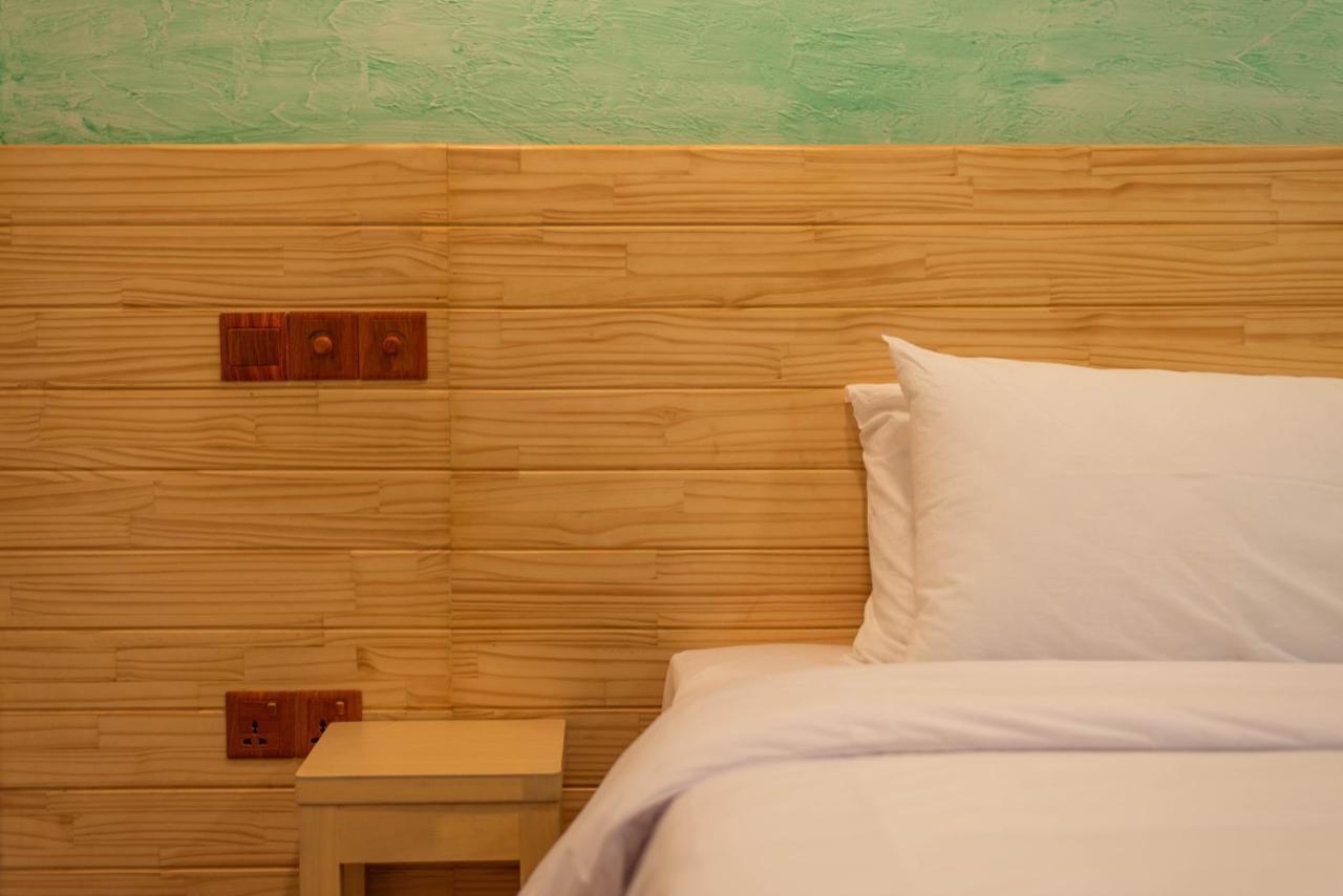 Turtle Maldives - Your Gateway To The Beach & Marine Adventures Await! Omadhoo エクステリア 写真