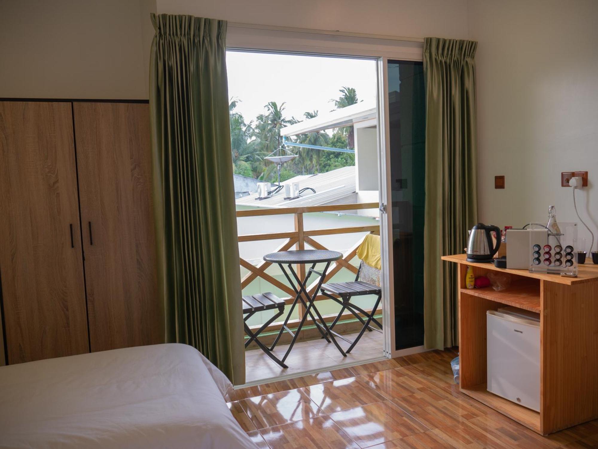 Turtle Maldives - Your Gateway To The Beach & Marine Adventures Await! Omadhoo エクステリア 写真